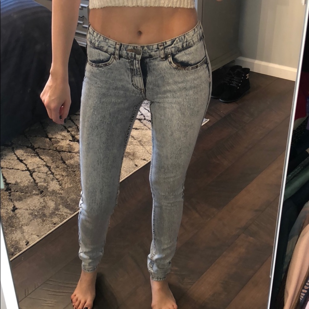 H&M acid wash skinny jeans size 4 low rise